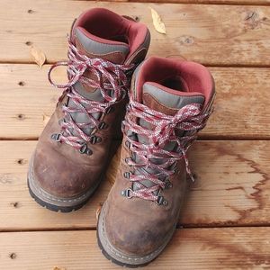 Cabela's 10 women's hikers waffle stompers retro stlye boots